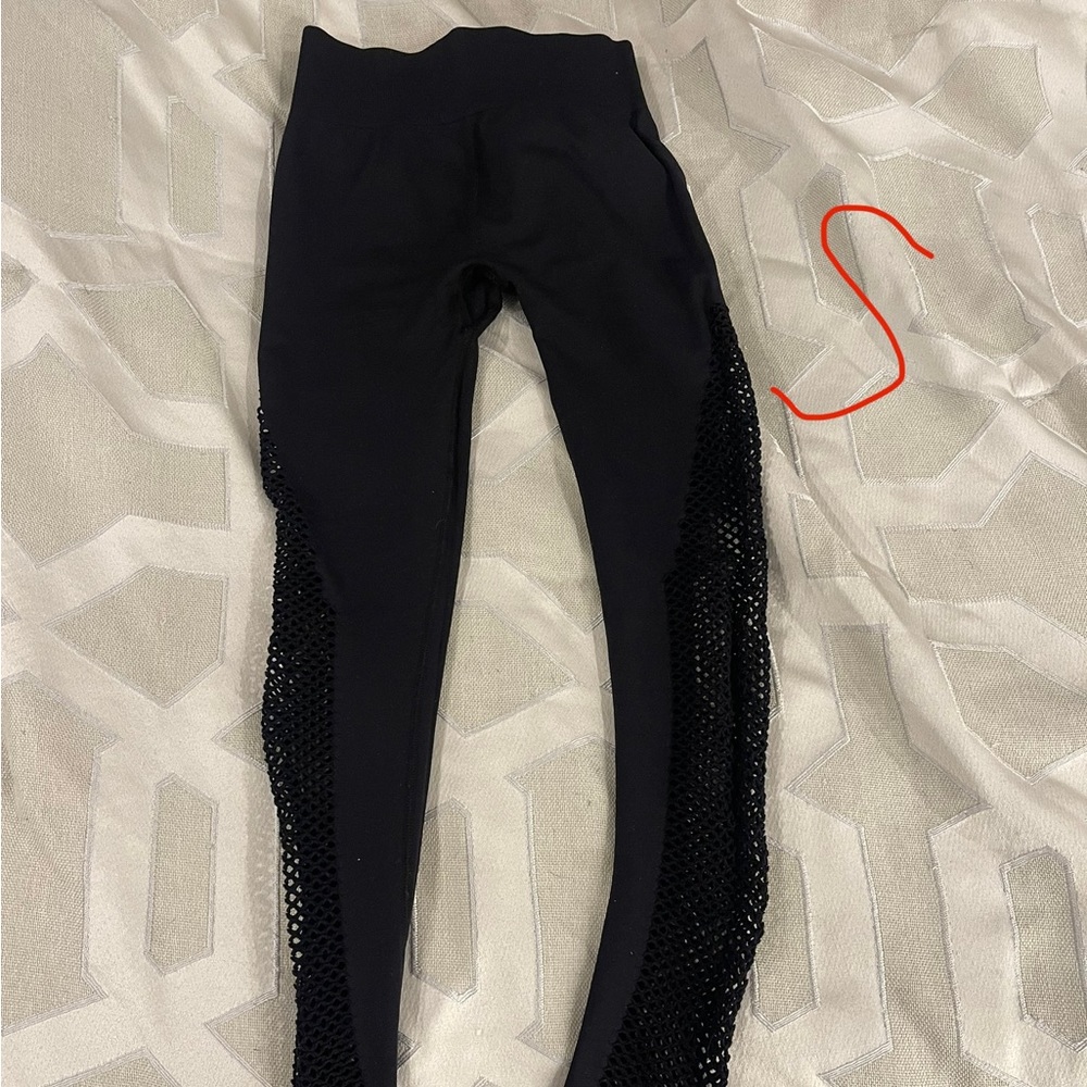 Workout clothes bundle - Picture 7 of 8